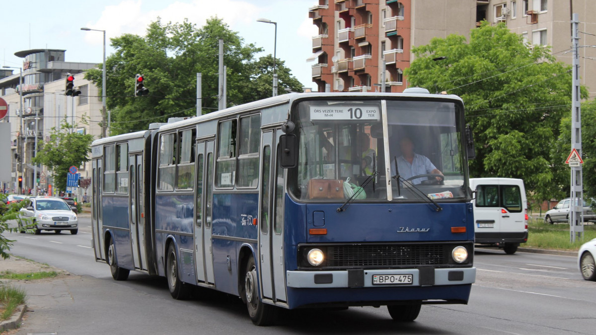 1986-os évjáratú Ikarusz 280-as.
