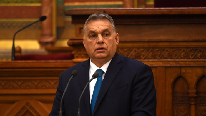 Orbán Viktor beszél napirend előtt a parlamentben