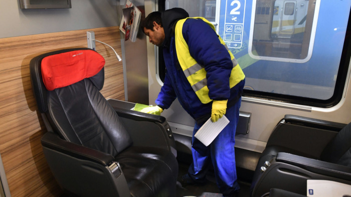 Villámgyorsak a tinédzser MÁV-tolvajok, nagyon kell figyelni egy kiemelt vasútvonalon