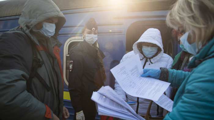 Második napja 10 ezer alatt az új fertőzöttek száma Oroszországban
