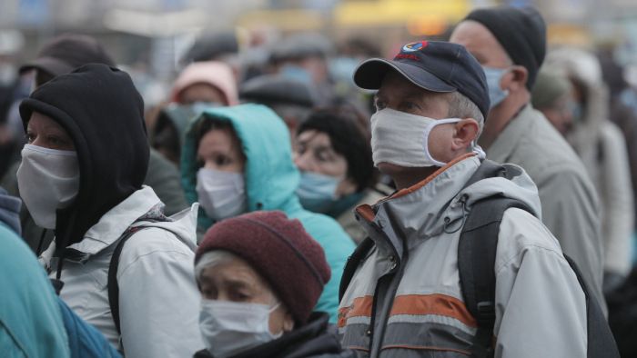 Bezárkózik Ukrajna, hogy megállítsa a járványt