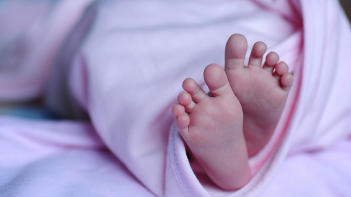 Veszélyes munkakörülmények miatt született beteg csecsemője egy dolgozónak