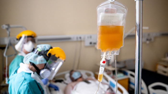 Friss adatok: egy nap alatt 24 koronavírusos halt meg Magyarországon