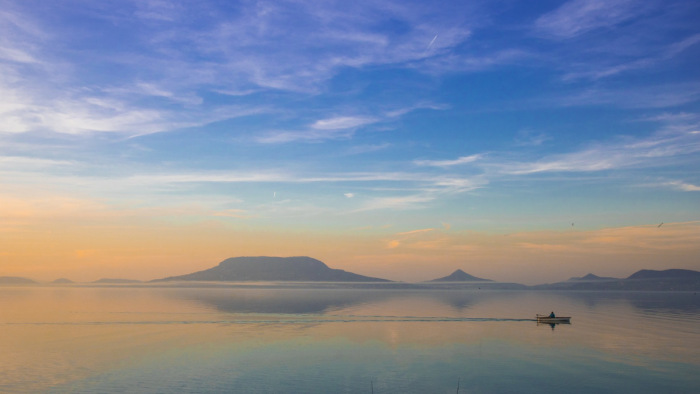 Hatalmas beruházás kezdődött a Balatonnál