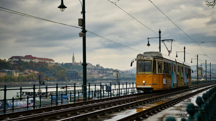 Egy percre megáll a fővárosi közösségi közlekedés