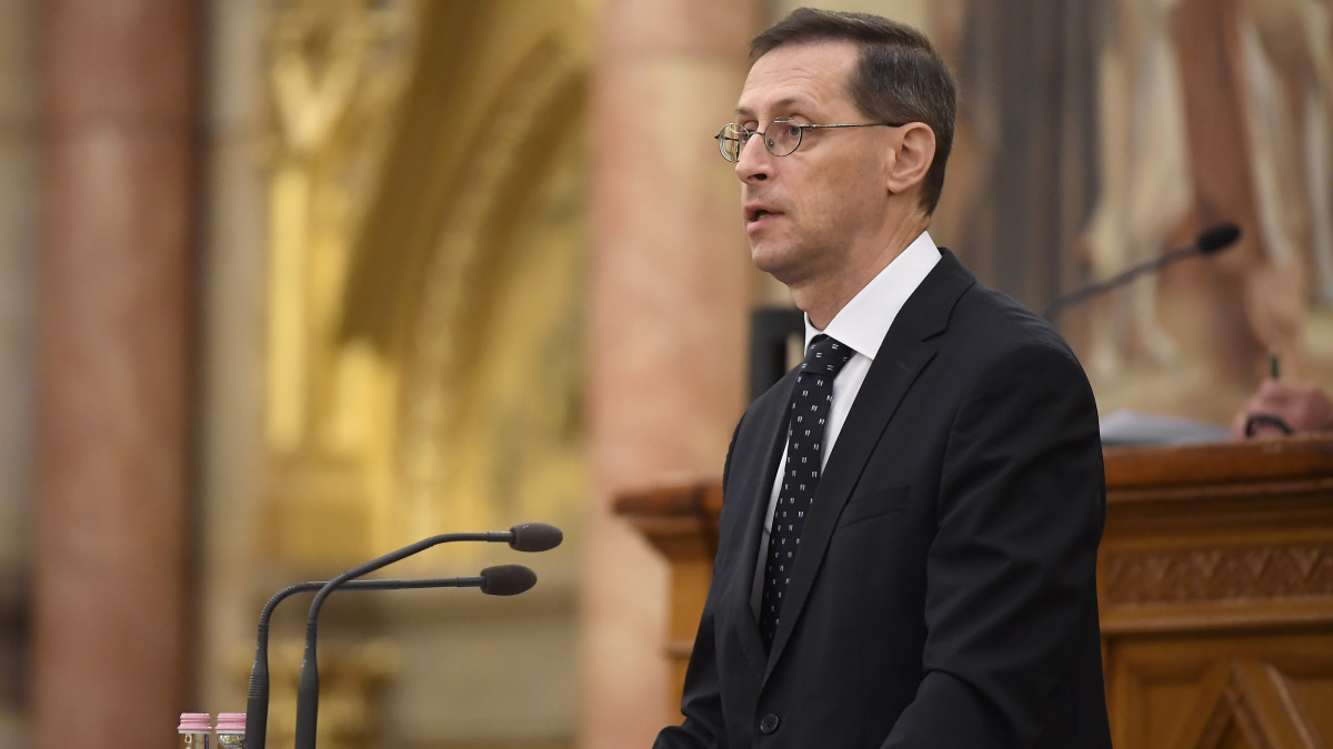 Varga Mihály pénzügyminiszter az expozéját tartja a Magyarország 2021. évi központi költségvetéséről szóló javaslat általános vitájában az Országgyűlés plenáris ülésén 2020. június 10-én.