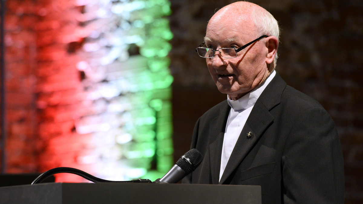 Kozma Imre atya, a Magyar Máltai Szeretetszolgálat alapító elnöke beszédet mond a határnyitás 30. évfordulója alkalmából rendezett ünnepségen a müncheni Allerheilige-Hofkirche épületében 2019. szeptember 12-én.