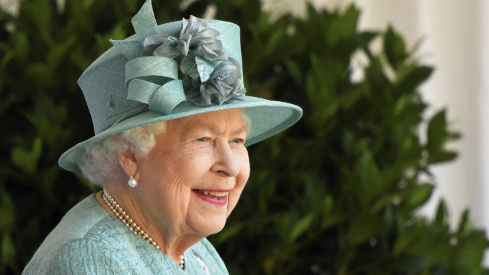 Csendesen ünnepli születésnapját II. Erzsébet