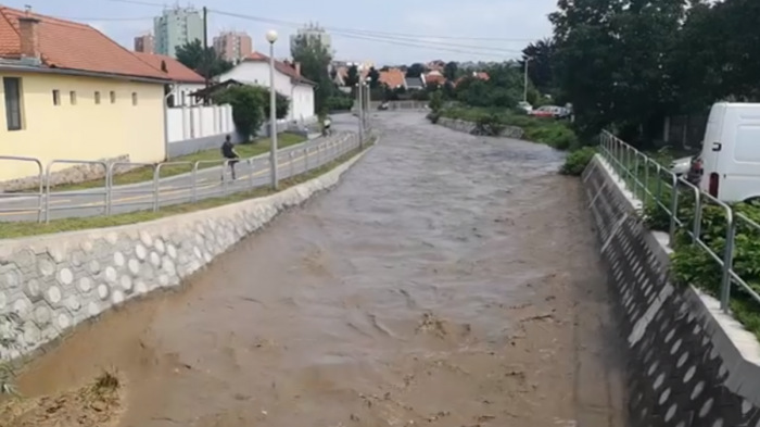 Folyóként hömpölygött az Eger-patak és a Szinva - videó