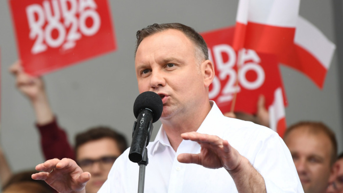 A lengyel elnök nagy lépésre szánta el magát