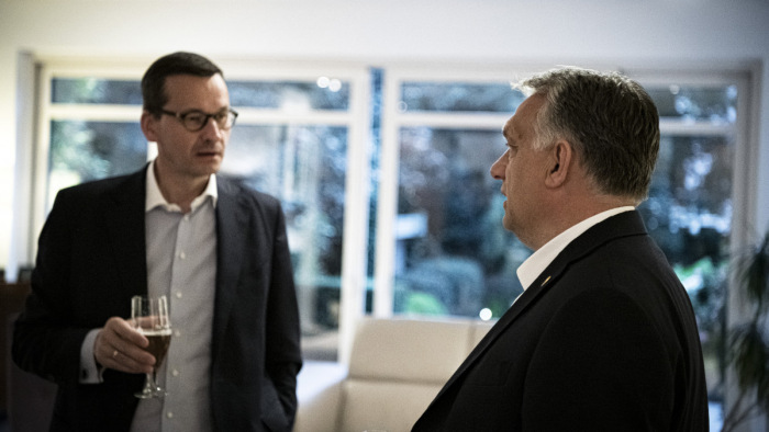 Orbán Viktor részvételével szűk körben dolgoznak a kompromisszumon