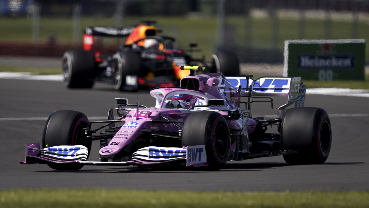 A kanadai Lance Stroll, a Racing Point versenyzője a Forma-1-es autós gyorsasági világbajnokság Brit Nagydíjának első szabadedzésén a silverstone-i pályán 2020. július 31-én. A futamot augusztus 2-án rendezik.