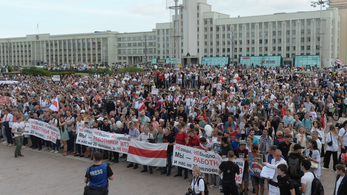Több ezer tüntető vonult az elnökválasztás hivatalos végeredmény közzétételét követően a minszki Függetlenség terére, hogy tiltakozzanak Aljakszandr Lukasenka hivatalban lévő elnök általuk el nem fogadott választási győzelme ellen 2020. augusztus 14-én. Napok óta tömeges tüntetések vannak Fehéroroszországban a választási eredmények elleni tiltakozásul.
