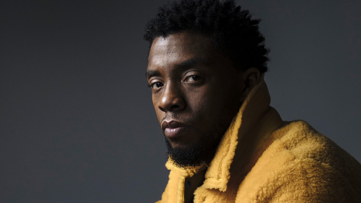 A 2020. augusztus 29-én közreadott képen Chadwick Boseman amerikai színész a Fekete Párduc című film reklámkampányán vesz részt New Yorkban 2018. február 14-én. Boseman 43 éves korában elhunyt.