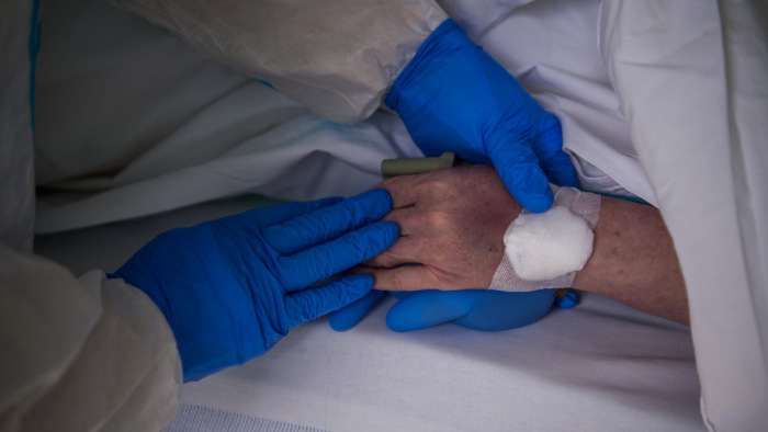 Felhasználatlanul állnak az antitestkoktélok az amerikai kórházakban