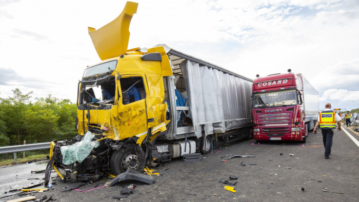 Tömegkarambol az M70-esen – képek