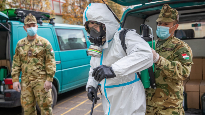 További katonák is bevonhatók a járvány elleni védekezésbe