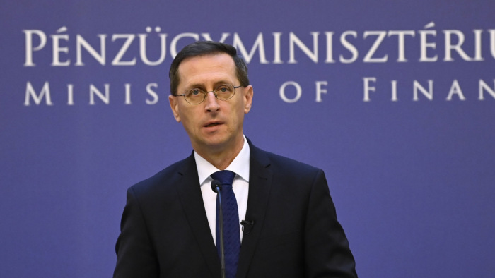 Varga Mihály: idén januárban 1500 milliárd forinttal csökkentettük az adókat
