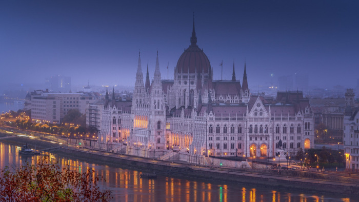 Így néz ki az üres Budapest péntek este 8-kor - képek