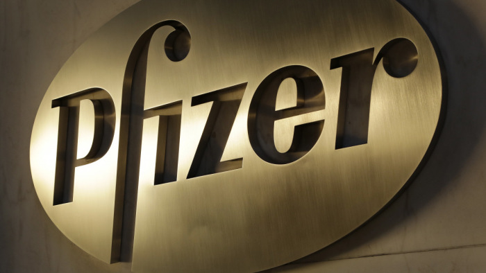 Engedélyt kapott Nagy-Britanniában a Pfizer covid-oltása