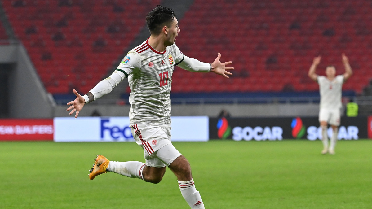 Szoboszlai Dominik gólöröme a magyar válogatott második gólja után a Magyarország - Izland labdarúgó Európa-bajnoki pótselejtező mérkőzésen a Puskás Arénában 2020. november 12-én. A magyar válogatott 2-1-re győzött, ezzel története során negyedszer kijutott az Európa-bajnokságra.