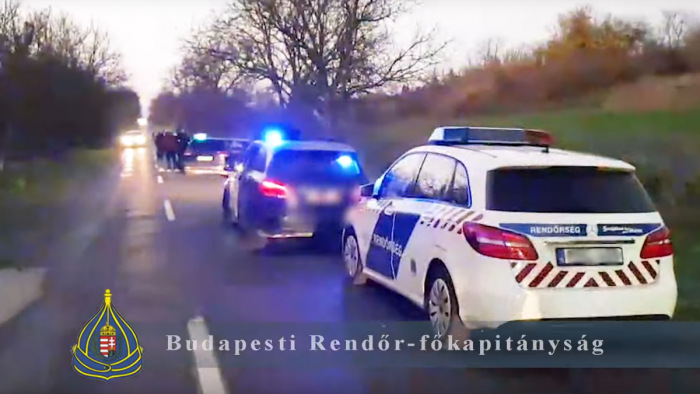 Rendőrt sodort el Velencén a menekülő drogdíler, kilőtték a kerekét - videó