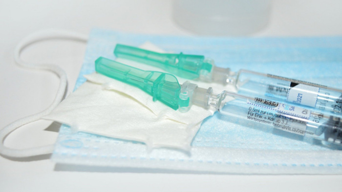 Vakcinainfó: aki regisztrál, fontos e-mailt kap a kormánytól