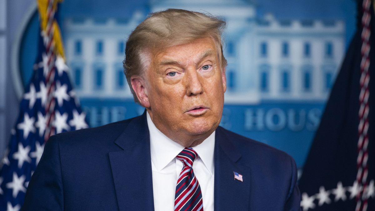 Donald Trump amerikai elnök Alacsonyabb vényköteles gyógyszerárakat minden amerikai számára címmel tart sajtótájékoztatót a washingtoni Fehér Házban 2020. november 20-án.