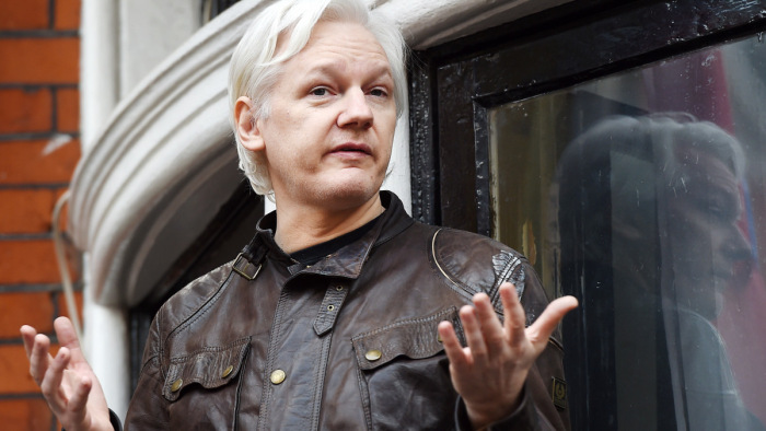 Szabadon engedték Julian Assange-t - ez volt az ára