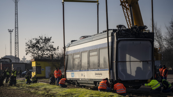 Elindul a második tram-train szerelvény Magyarországra
