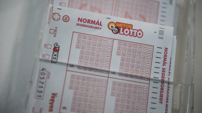 Ötös lottó: valakinek nagyon bejött, hogy nem tett meg egy tízesből több számot