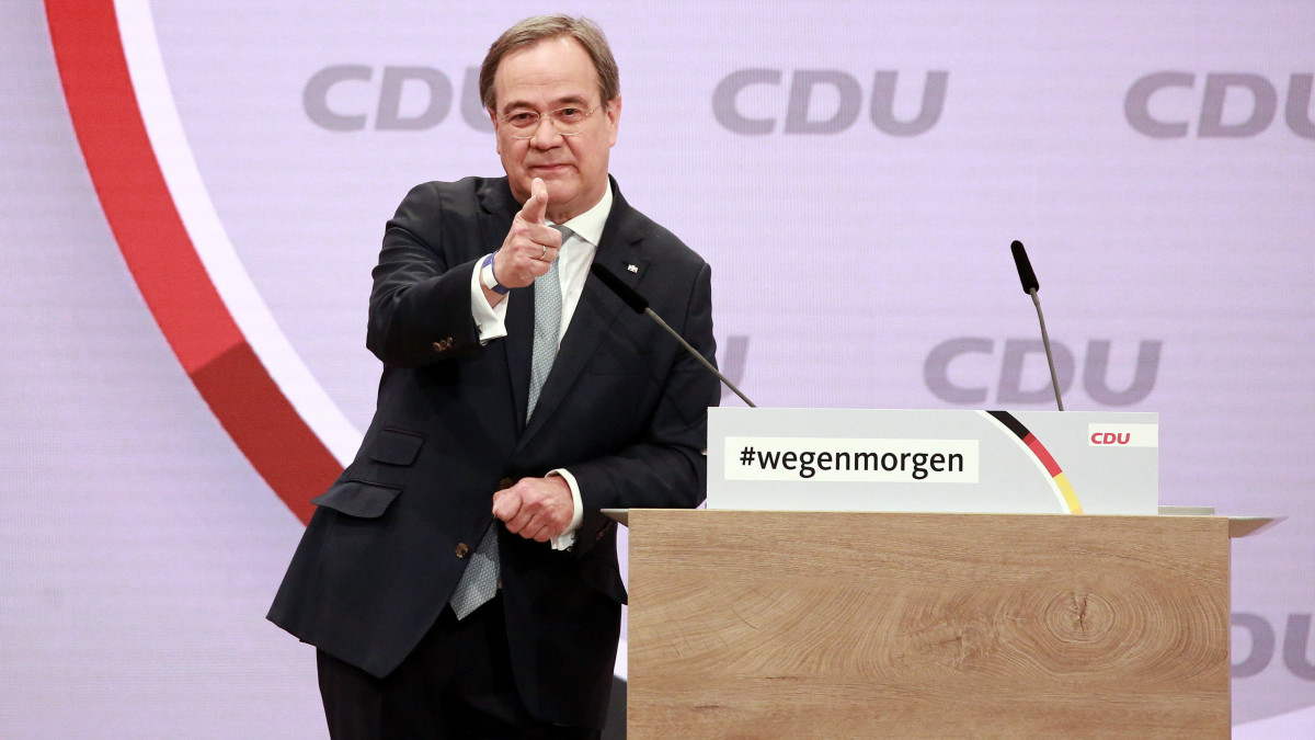 Armin Laschet, Észak-Rajna-Vesztfália miniszterelnöke beszédet mond a kormányzó német Kereszténydemokrata Unió (CDU) kétnapos online kongresszusán Berlinben 2021. január 16-án, miután megválasztották a CDU új elnökévé.
