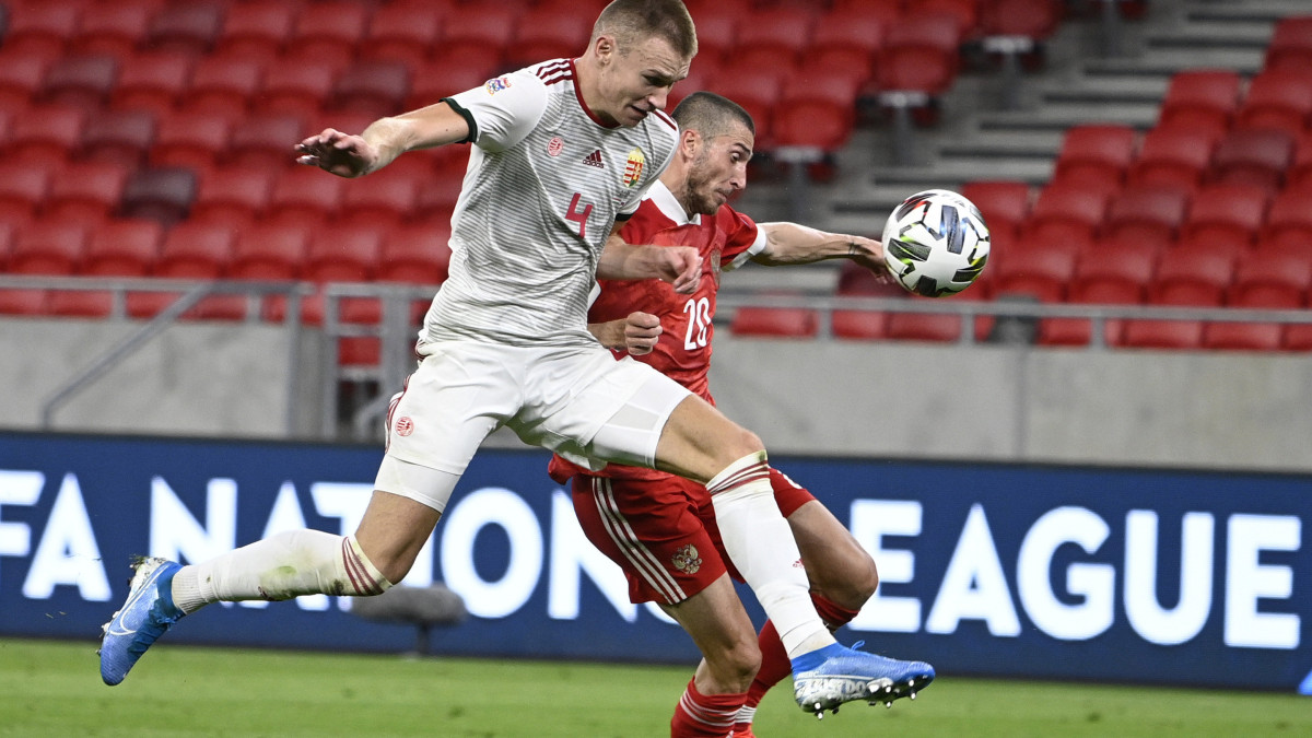 Szalai Attila és az orosz Alekszej Ionov a labdarúgó Nemzetek Ligája csoportkörének második fordulójában játszott Magyarország  Oroszország mérkőzésen a Puskás Arénában 2020. szeptember 6-án. A magyar labdarúgó-válogatott 3-2-re kikapott Oroszországtól.
