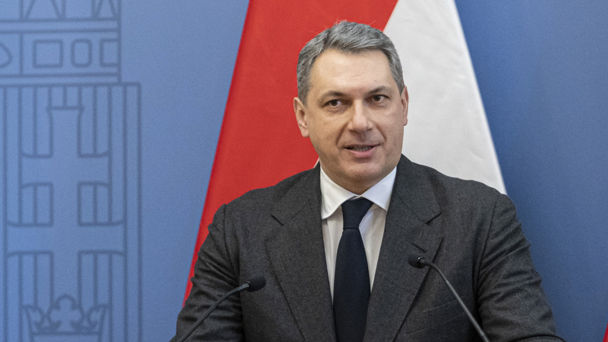 Lázár János miniszterelnöki biztos, a Fidesz országgyűlési képviselője a Külgazdasági és Külügyminisztériumban (KKM) tartott beruházásbejelentő sajtótájékoztatón 2021. január 18-án.