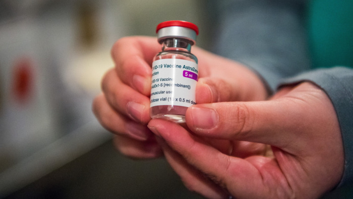 AstraZeneca-vakcina: a kételkedések után Brüsszel is szót kért