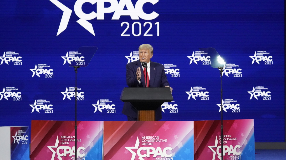 Donald Trump volt amerikai elnök beszél az amerikai konzervatív aktivisták és kongresszusi politikusok szövetségének (CPAC)  háromnapos konferenciájának utolsó napján a floridai Orlandóban 2021. február 28-án.