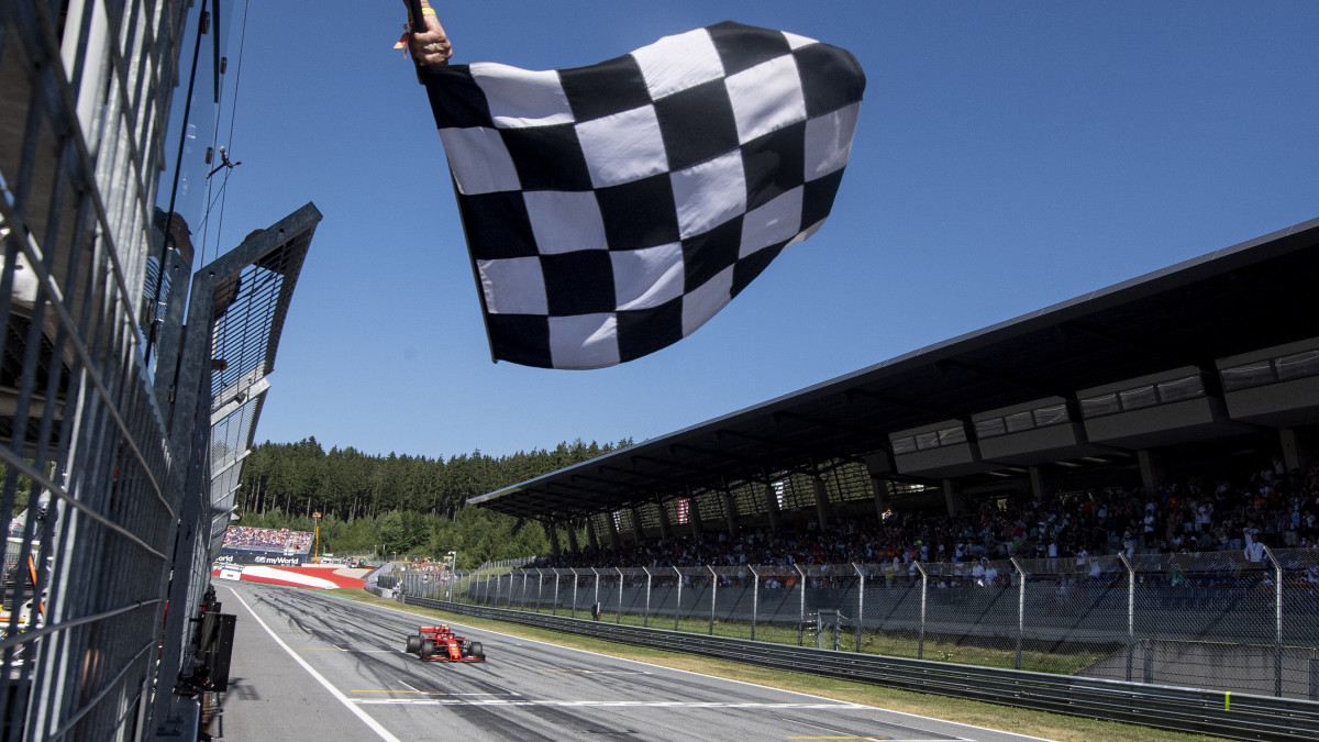 2019. június 30-i képen Charles Leclerc, a Ferrari monacói versenyzője másodikként ér célba a Forma-1-es autós gyorsasági világbajnokság Osztrák Nagydíján, a spielbergi pályán. A szervezők 2020. április 27-én bejelentették, hogy a koronavírus-járvány miatt törölték a június 28-ra kiírt Forma-1-es Francia Nagydíjat. Az autós gyorsasági világbajnokság idénye el sem kezdődött, és a francia futam már a tizedik, amelyre a fertőzés terjedése és a bevezetett korlátozó intézkedések miatt nem kerülhet sor.  A Francia Nagydíj után a július 5-i Osztrák Nagydíj következne.