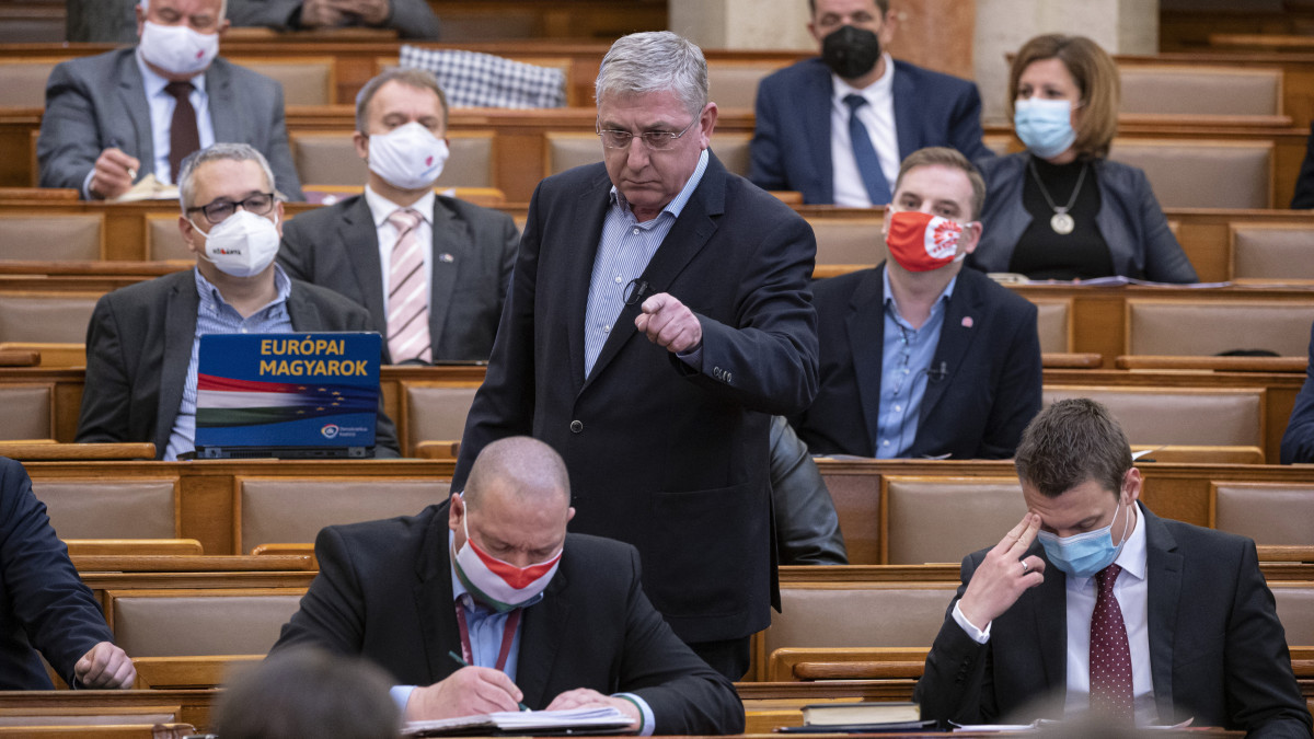 Gyurcsány Ferenc, a Demokratikus Koalíció elnök-frakcióvezetője felszólal napirend előtt az Országgyűlés plenáris ülésén 2021. április 7-én.