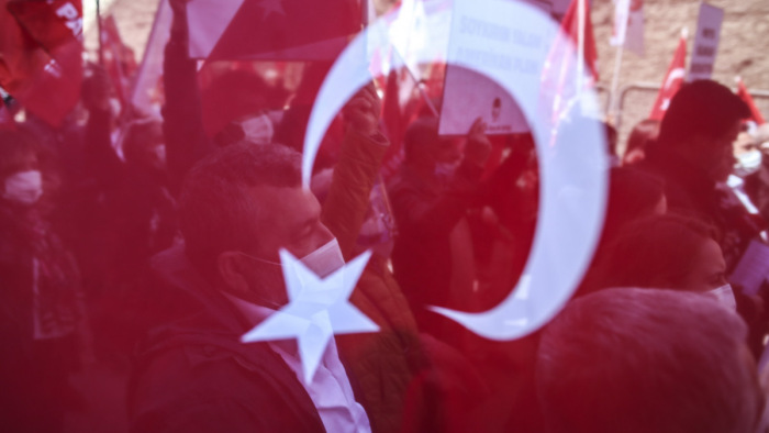 Karantén - zászlóvivőt kell cserélni a törököknél