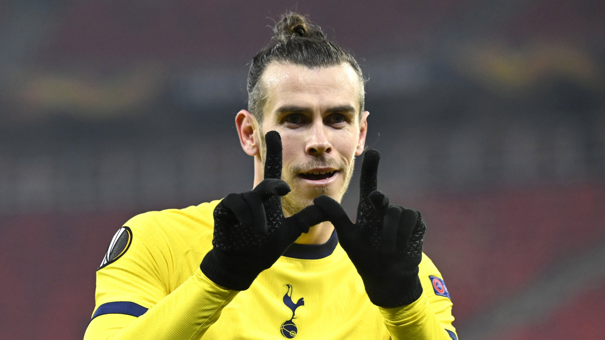 Gareth Bale, az angol csapat játékosa ünnepli gólját a labdarúgó Európa-liga nyolcaddöntőjébe jutásért játszott Wolfsberger AC - Tottenham Hotspur mérkőzésen a Puskás Arénában 2021. február 18-án.