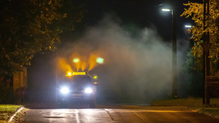 Budapest környékén is megindulnak a szúnyogirtó autók
