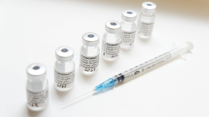 Egy állam indított pert a Pfizer ellen a Covid-vakcina mellékhatásai miatt