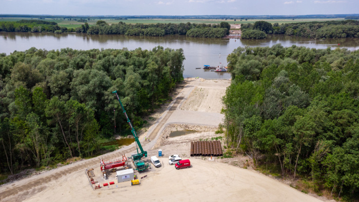 Így áll a százmilliárdos új Duna-híd építése