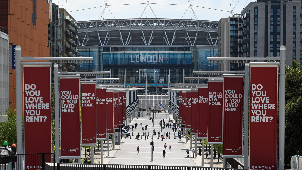 A londoni Wembley Stadion 2021. június 2-án. Az arénában játsszák a koronavírus-járvány miatt 2021-re halasztott 2020-as labdarúgó Európa-bajnokság három csoportmérkőzését, két nyolcaddöntőjét, az elődöntőit és a döntőjét.