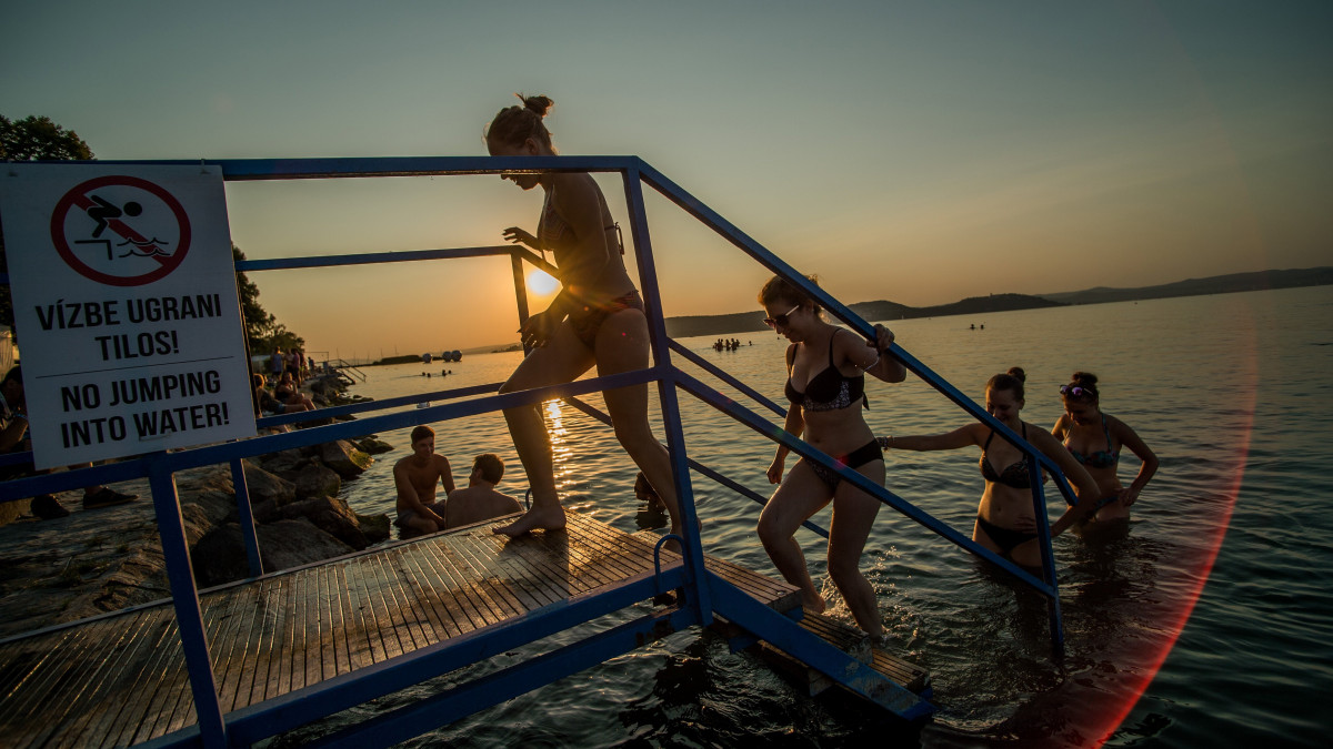 Fiatalok a zamárdi Strand Fesztiválon 2018. augusztus 21-én.