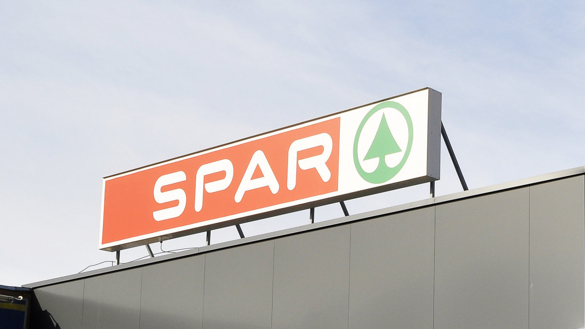 A SPAR egy hollandiai székhelyű nemzetközi élelmiszer-üzletlánc, amely Európában, Ausztráliában, Afrikában és Ázsiában, ezen földrészek 45 országában, köztük Magyarországon is jelen van SPAR Magyarország Kereskedelmi Kft. néven. A világ legnagyobb élelmiszer-kiskereskedő láncainak egyike.  MTVA/Bizományosi: Balaton József  *************************** Kedves Felhasználó!