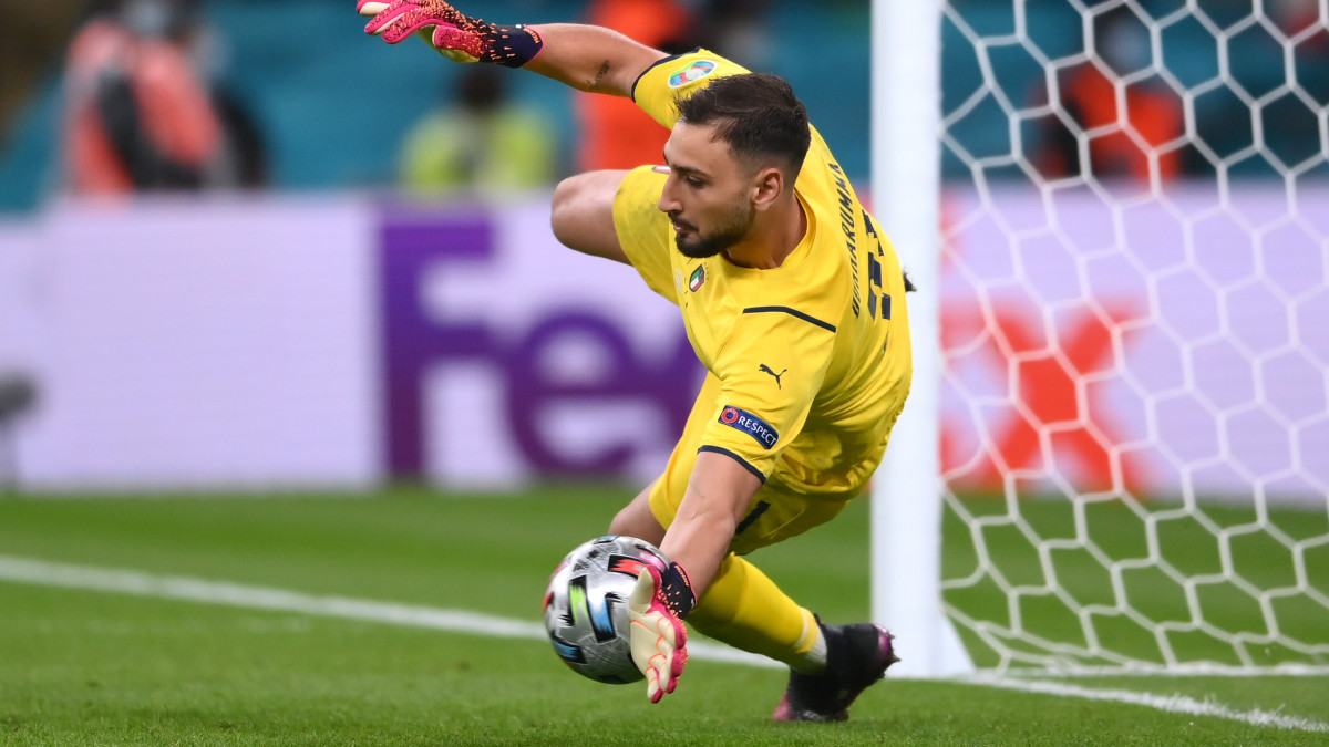 LONDON, ENGLAND - JULY 06: Gianluigi Donnarumma of Italy saves the fourth penalty from Alvaro Morata of Spain (not pictured) in the penalty shoot out during the UEFA Euro 2020 Championship Semi-final match between Italy and Spain at Wembley Stadium on July 06, 2021 in London, England. (Photo by Laurence Griffiths/Getty Images)