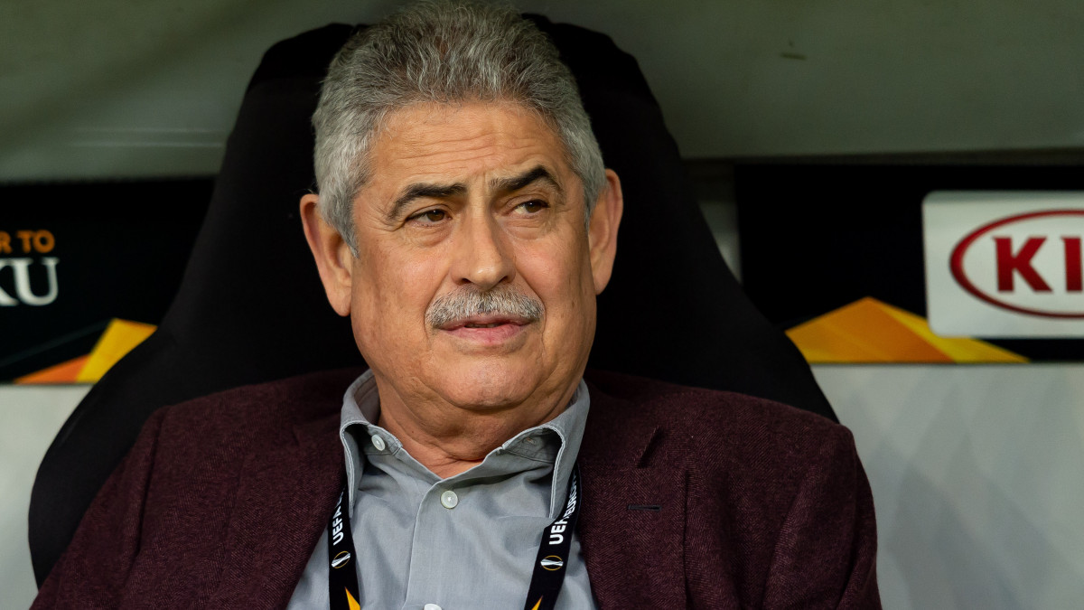 FRANKFURT AM MAIN, GERMANY - APRIL 18: President Luis Filipe Vieira of Benfica Lisabon looks on prior to the UEFA Europa League Quarter Final Second Leg match between Eintracht Frankfurt and Benfica Lissabon at Commerzbank-Arena on April 18, 2019 in Frankfurt am Main, Germany. (Photo by TF-Images/Getty Images)