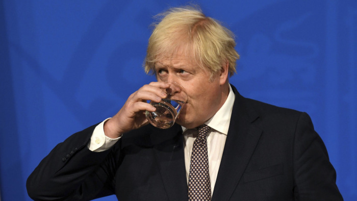 Boris Johnson hivatalban marad, megnyerte a bizalmi szavazást