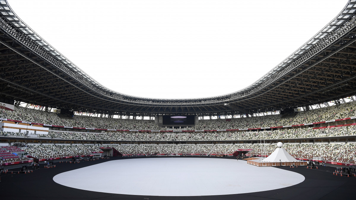 A megnyitóünnepség helyszíne, a tokiói Olimpiai Stadionban 2021. július 15-én. A világméretű koronavírus-járvány miatt 2021-re halasztott 2020-as tokiói nyári olimpia július 23-án kezdődik.